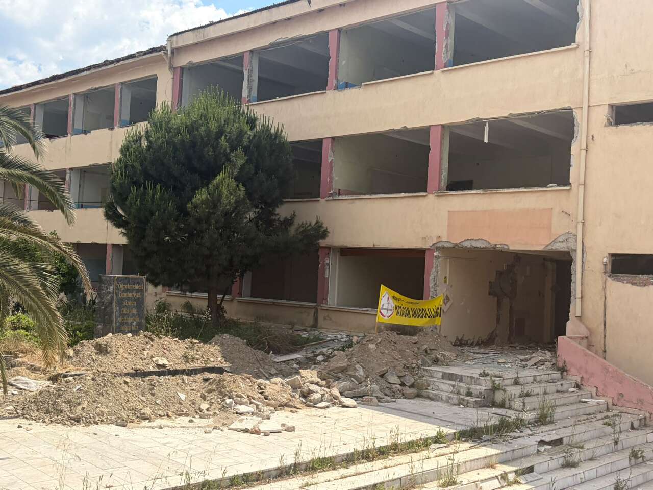 Yatağan Gazi Anadolu Lisesi’nde Yıkım Süreci Başladı 4